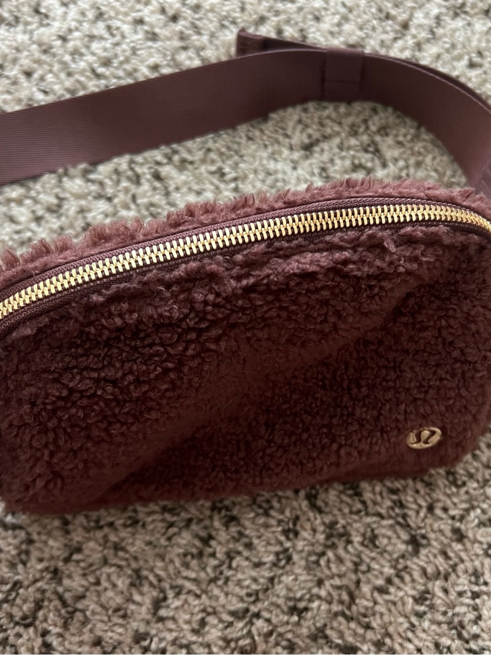 Lululemon Everywhere Belt Bag *Fleece - Picture 4 of 9